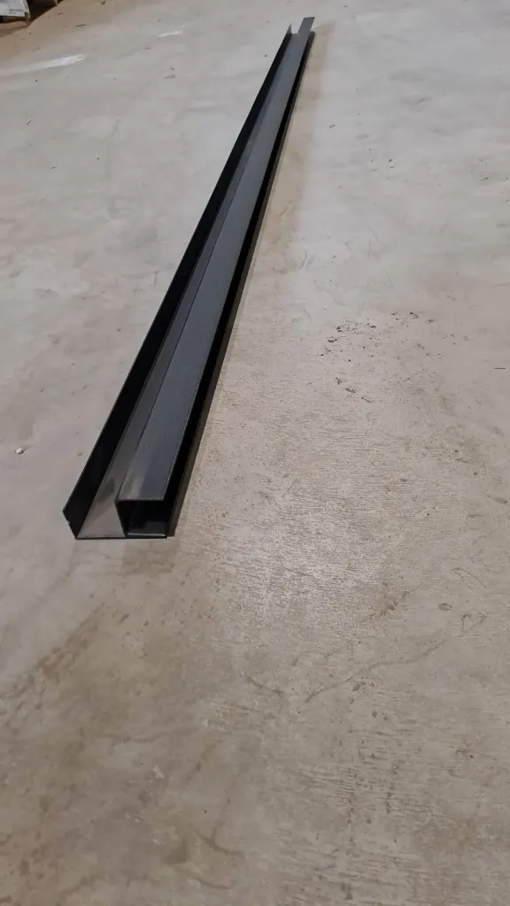 [GLPHPA] H-GLEUFPAAL HOEKPROFIEL 2200MM RAL9005 ZWART STRUCT