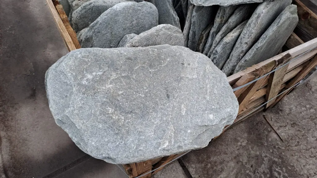 [STPSKVLANT] STAPSTEEN DIA 35-45x3-4cm KAVALAS ANTIQUE