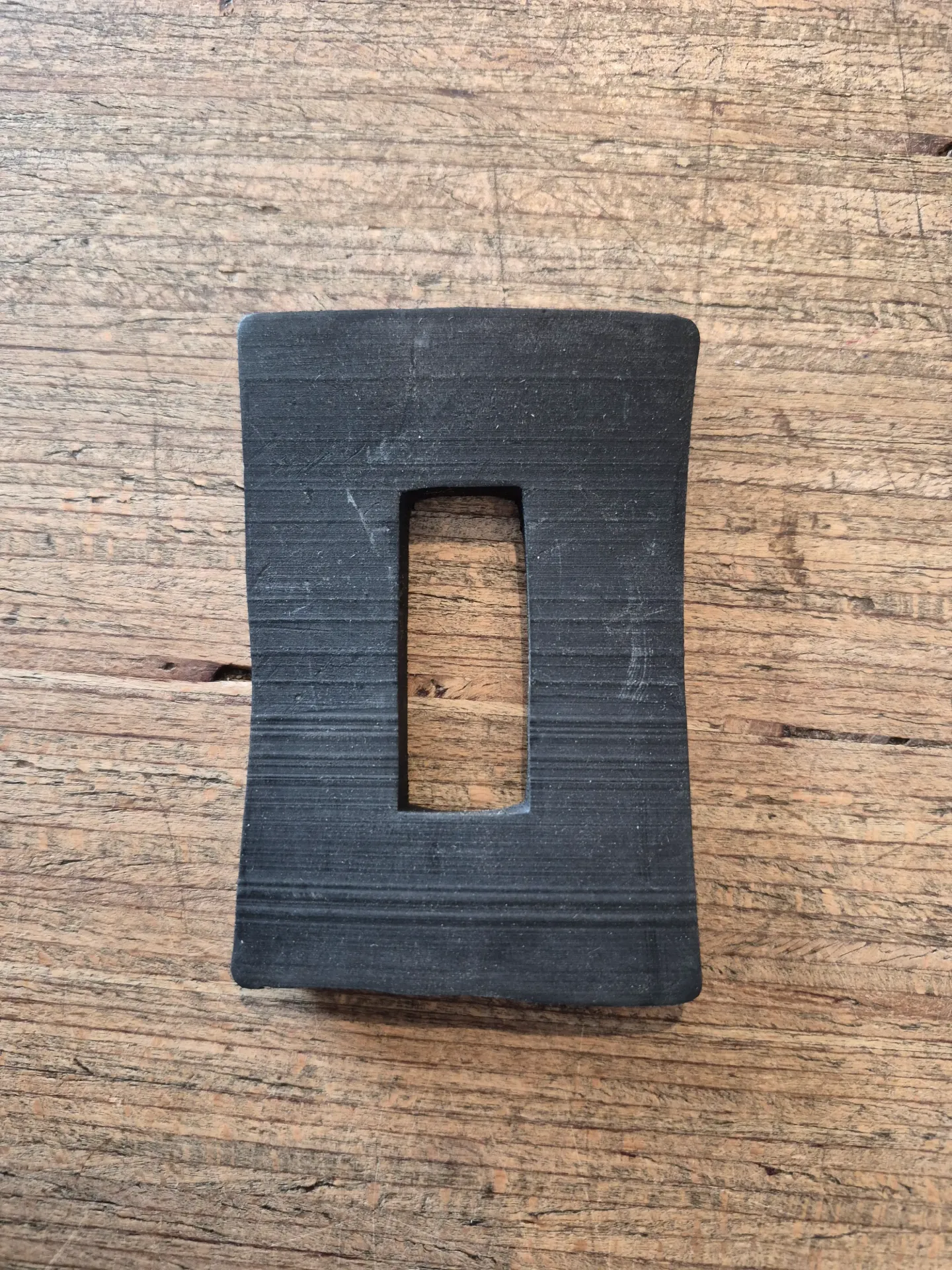 GESPEN - 6 X 7.5 CM.