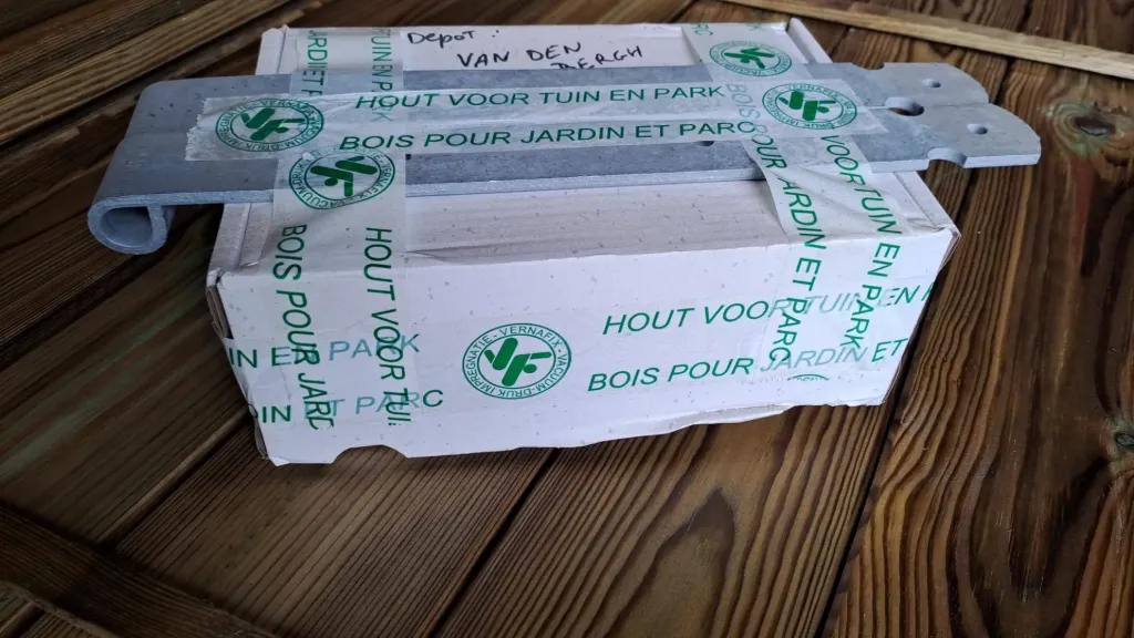 [SCHRNSTSTNICKL] VERSTELBAAR POORTBESLAG VUURVERZINKT - 60 x 5 CM - st
