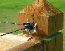 KOLTEC HOEKROLISOLATOREN VOOR KOORD EN DRAAD. VOOR HOUTEN PALEN. RVS/INOX