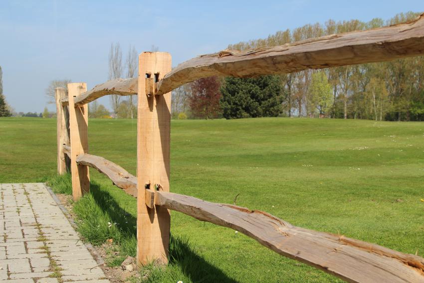 [PRLLG300] POST & RAIL KASTANJE GEKLOVEN LIGGER 15/18 CM X 300 CM