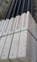 BETONPAAL MET GELAKTE PAAL ZWART Ø 60 142 CM